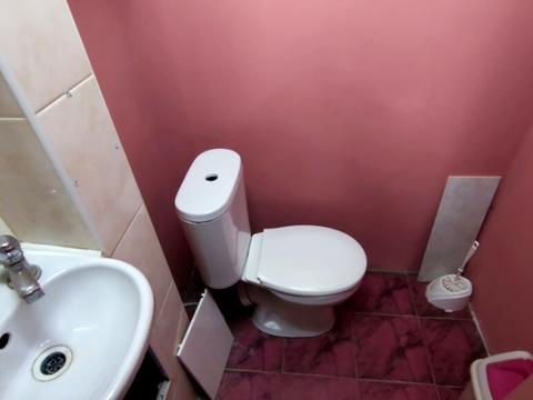 комерційна за адресою Валова вул., 1