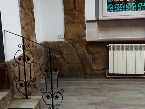 комерційна за адресою Валова вул., 1