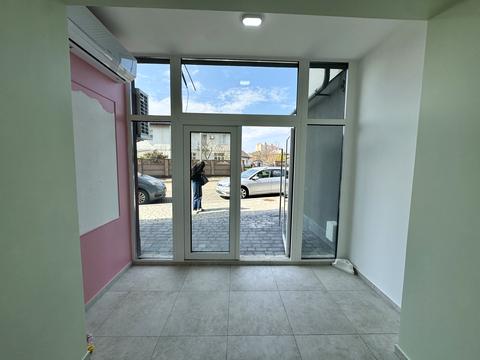 комерційна за адресою Миру вул., 100-А