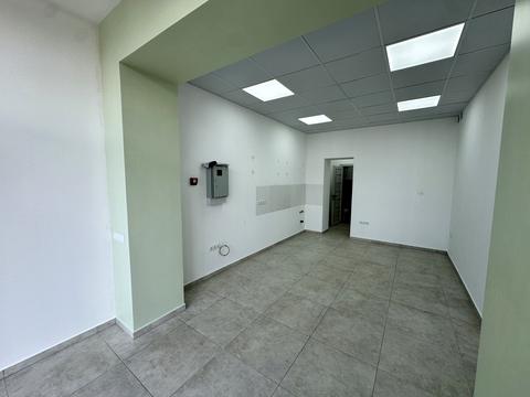 комерційна за адресою Миру вул., 100-А