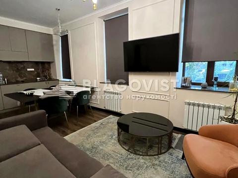 комерційна за адресою Андріївський узвіз, 28б