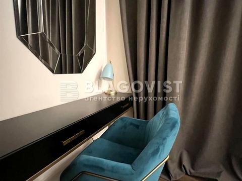 комерційна за адресою Андріївський узвіз, 28б