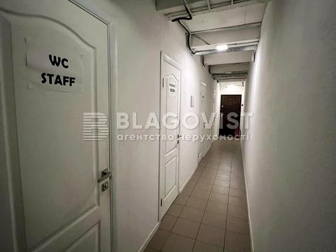 комерційна за адресою Андріївський узвіз, 28б