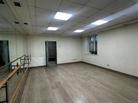 коммерческая по адресу Орлика Пилипа ул., 4б
