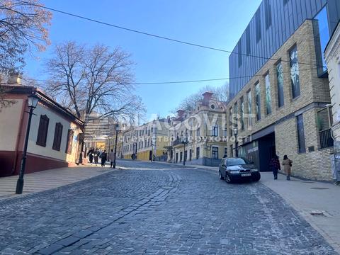 комерційна за адресою Андріївський узвіз, 11