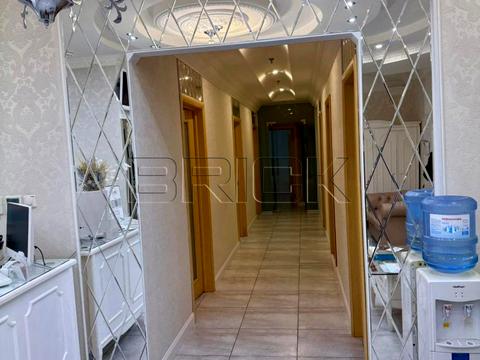 комерційна за адресою Дніпровська набережна вул., 25Б