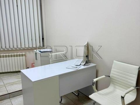 комерційна за адресою Дніпровська набережна вул., 25Б