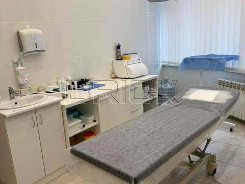 комерційна за адресою Дніпровська набережна вул., 25Б