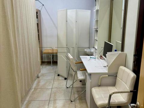 комерційна за адресою Дніпровська набережна вул., 25Б
