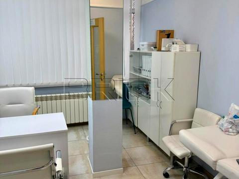 комерційна за адресою Дніпровська набережна вул., 25Б