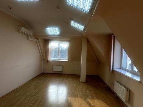 комерційна за адресою Академіка Євгена Лазаренка вул., 1