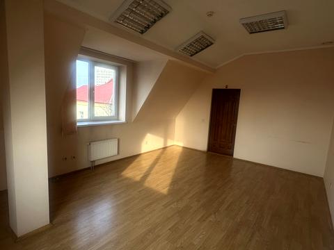 комерційна за адресою Академіка Євгена Лазаренка вул., 1