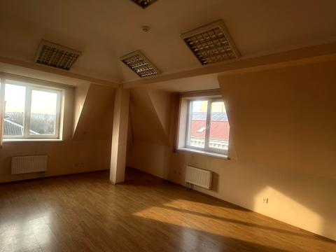 комерційна за адресою Академіка Євгена Лазаренка вул., 1