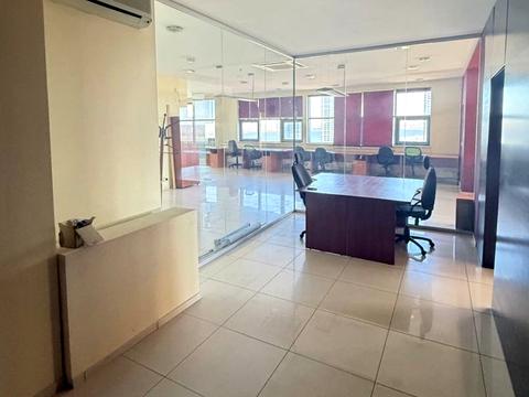 комерційна за адресою Дмитра Яворницького просп. (Карла Маркса), 3