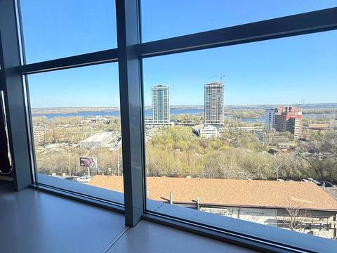 комерційна за адресою Дмитра Яворницького просп. (Карла Маркса), 3