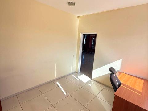 комерційна за адресою Дмитра Яворницького просп. (Карла Маркса), 3