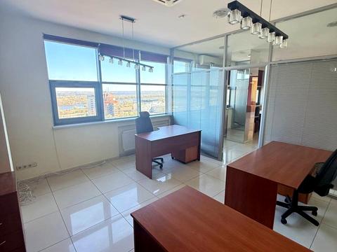 комерційна за адресою Дмитра Яворницького просп. (Карла Маркса), 3