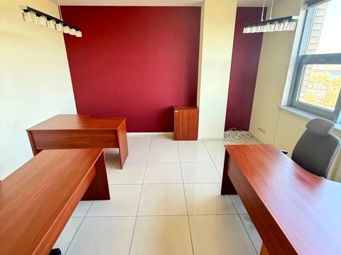 комерційна за адресою Дмитра Яворницького просп. (Карла Маркса), 3