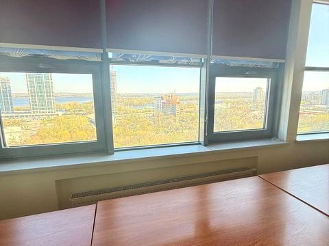 комерційна за адресою Дмитра Яворницького просп. (Карла Маркса), 3