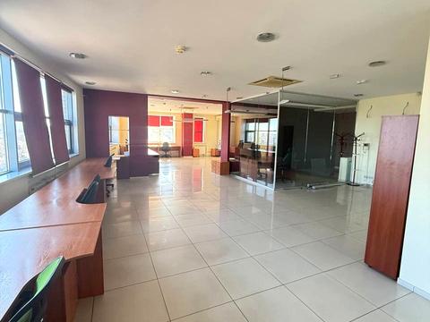 комерційна за адресою Дмитра Яворницького просп. (Карла Маркса), 3