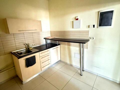 комерційна за адресою Дмитра Яворницького просп. (Карла Маркса), 3