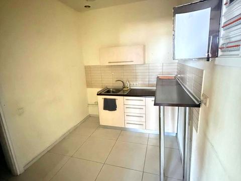 комерційна за адресою Дмитра Яворницького просп. (Карла Маркса), 3