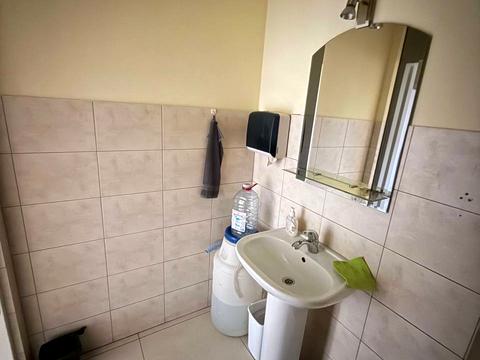 комерційна за адресою Дмитра Яворницького просп. (Карла Маркса), 3