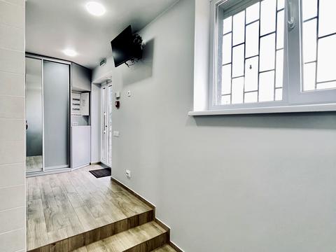 комерційна за адресою Єдності вул., 5