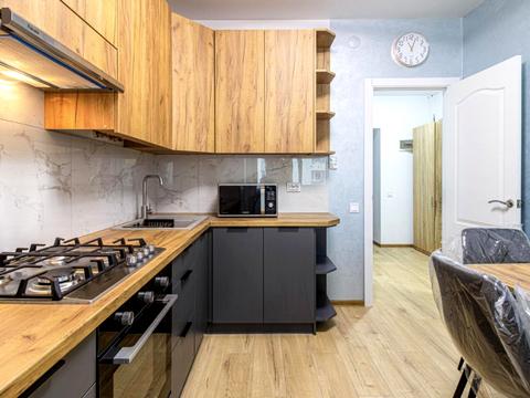 квартира за адресою Героїв Майдану вул., (Будинок)