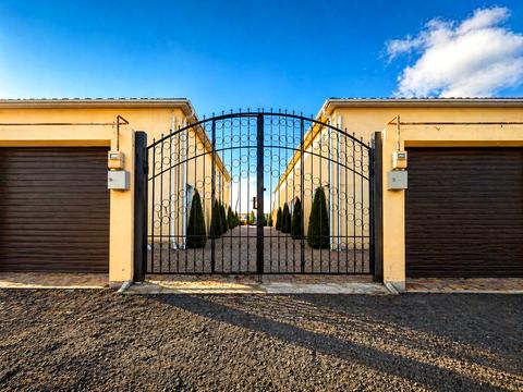 будинок за адресою Перова