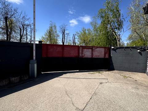 комерційна за адресою Металургів просп., 2б