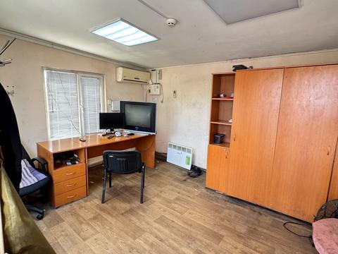 комерційна за адресою Металургів просп., 2б