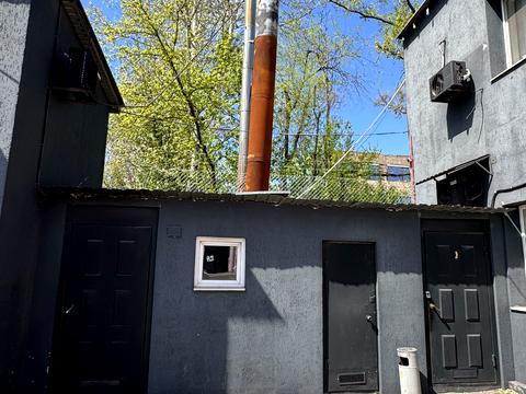 комерційна за адресою Металургів просп., 2б