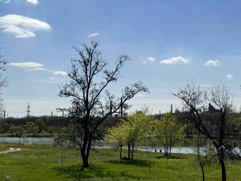 комерційна за адресою Металургів просп., 2б