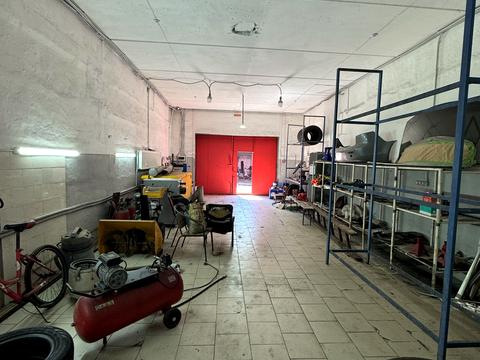 комерційна за адресою Металургів просп., 2б