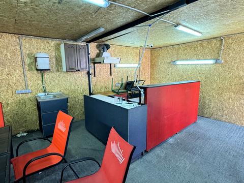 комерційна за адресою Металургів просп., 2б