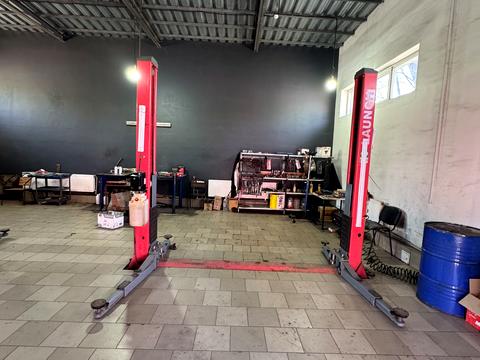 комерційна за адресою Металургів просп., 2б