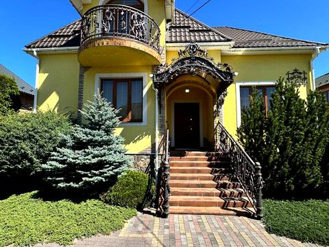 будинок за адресою Івасюка