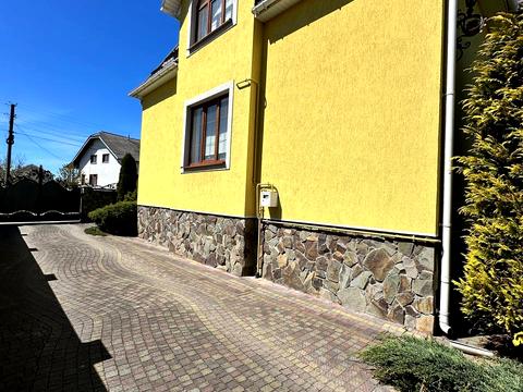 будинок за адресою Івасюка