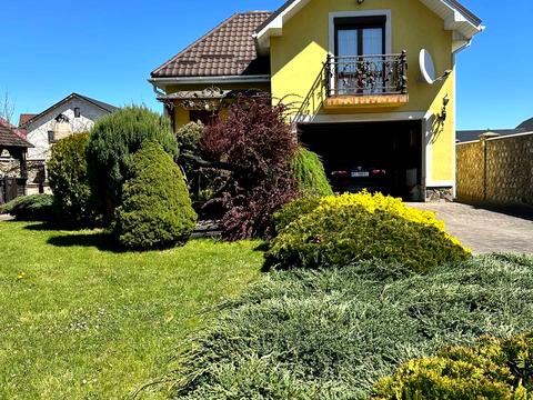 будинок за адресою Івасюка