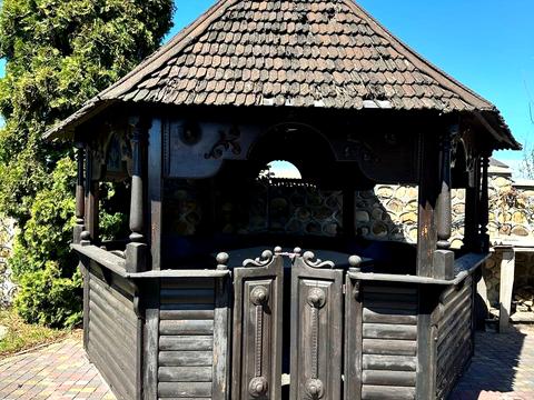 будинок за адресою Івасюка