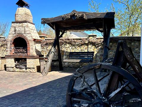 будинок за адресою Івасюка