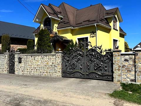 будинок за адресою Івасюка