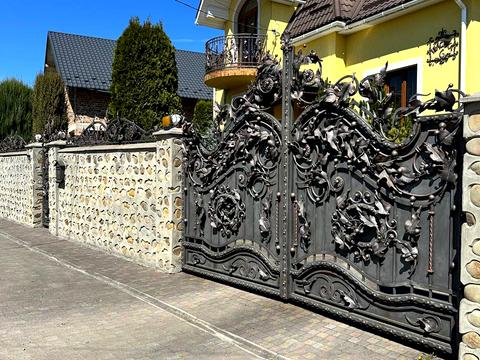 будинок за адресою Івасюка