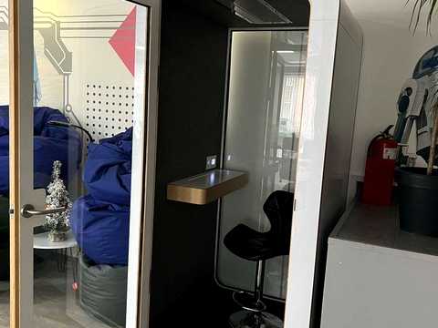 комерційна за адресою Саксаганського вул., 70а