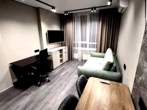 квартира за адресою Салютна вул., 2к24