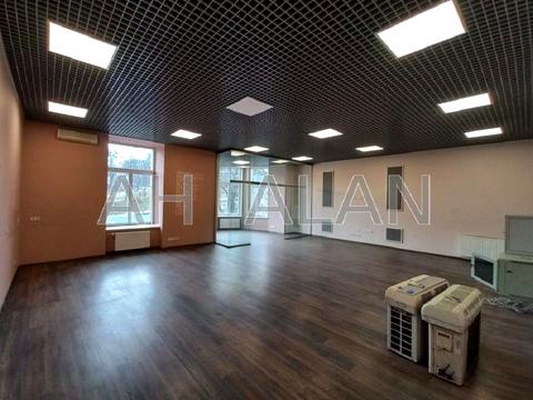 комерційна за адресою Музейний пров., 4