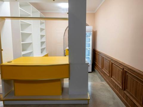 комерційна за адресою Тролейбусна вул., 15