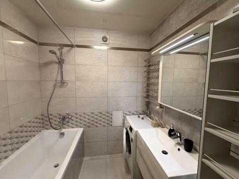 квартира за адресою Володимира Івасюка вул., 82