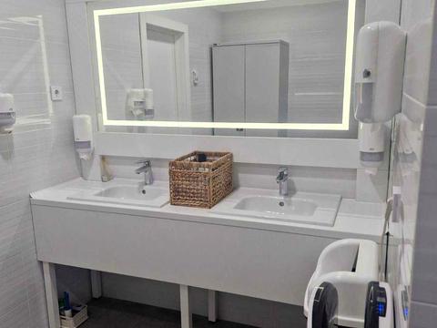 коммерческая по адресу Степана Бандеры просп. (Московський), 16